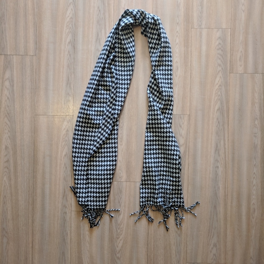 100% Cashmere Houndstooth Scarf